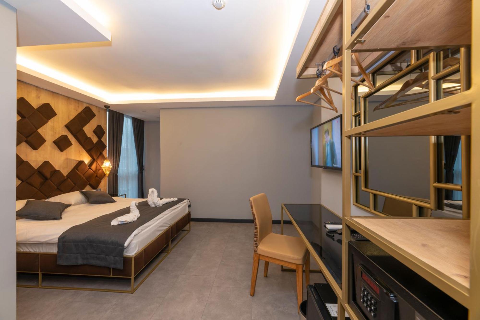 Fly And Stay Airport Hotel — Photos 1